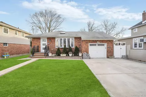 1810 N Jerusalem Rd, North Bellmore, NY 11710