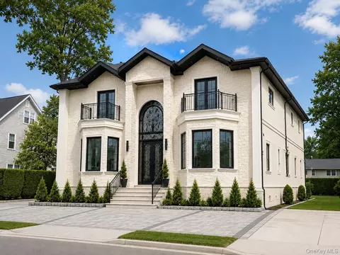 48 Brook Rd, Valley Stream, NY 11581