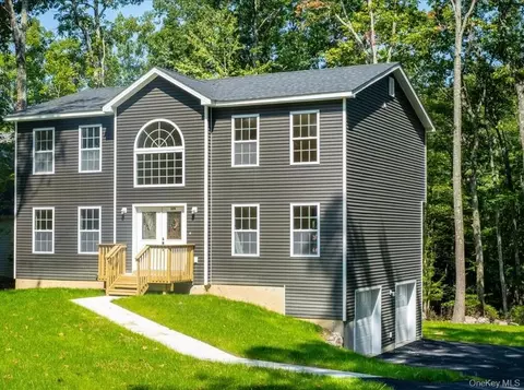 17 Mountain Top Rd, Mamakating, NY 12763