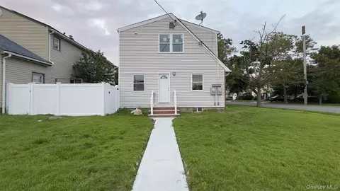 142 Green St, Valley Stream, NY 11580