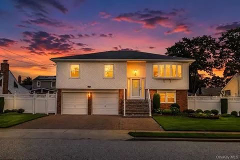 93 Toronto Ave, Massapequa, NY 11758