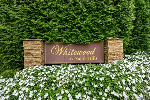 37 Woodland Dr, North Hempstead, NY 11576