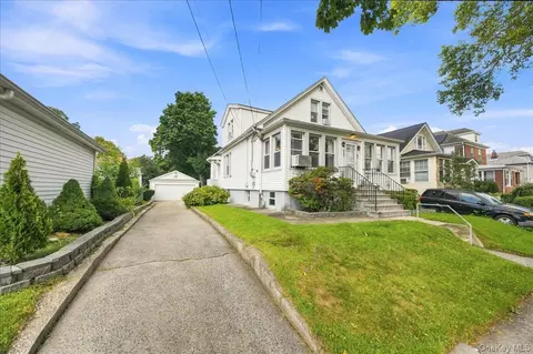 860 Hollywood Ave, New York, NY 10465