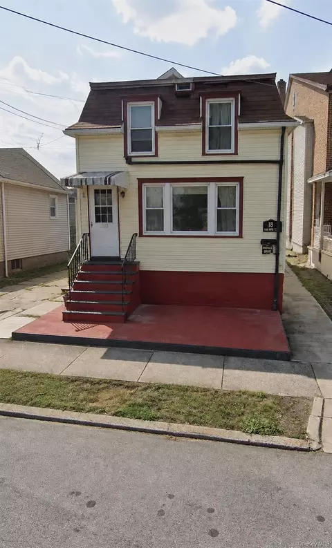 18 Van Riper St, Staten Island, NY 10302