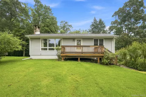 31 Red Barn Rd, Shawangunk, NY 12566