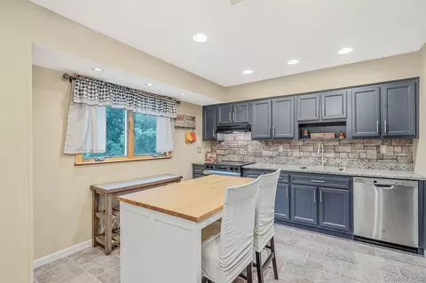Kitchen - 6 North Ave, Smithtown, NY 11787 photo 2 of 3