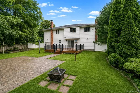 Exterior - 6 North Ave, Smithtown, NY 11787 photo 7 of 8