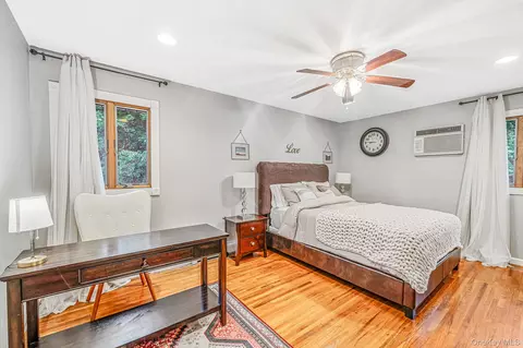 Bedroom - 6 North Ave, Smithtown, NY 11787 photo 1 of 7
