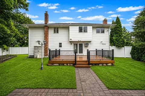 Exterior - 6 North Ave, Smithtown, NY 11787 photo 6 of 8