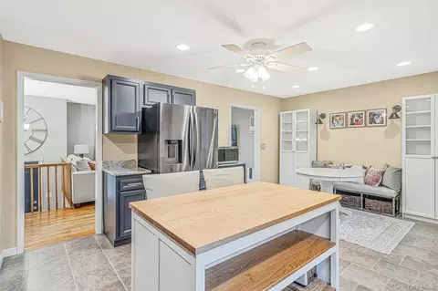 Kitchen - 6 North Ave, Smithtown, NY 11787 photo 3 of 3