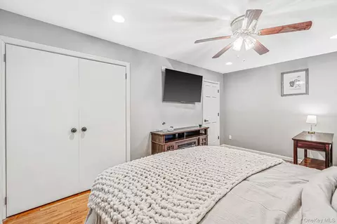 Bedroom - 6 North Ave, Smithtown, NY 11787 photo 2 of 7