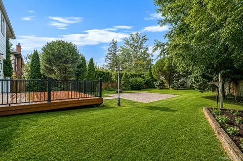 Exterior - 6 North Ave, Smithtown, NY 11787 photo 5 of 8