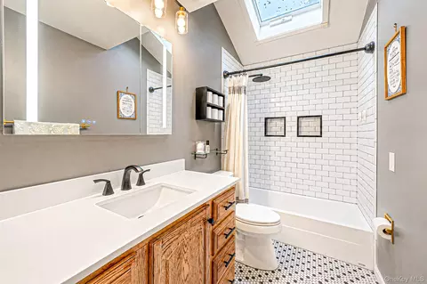 Bath - 6 North Ave, Smithtown, NY 11787 photo 1 of 2