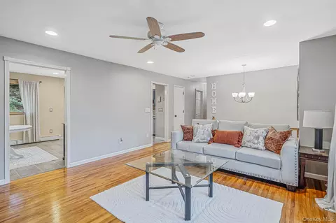 Living - 6 North Ave, Smithtown, NY 11787 photo 2 of 4