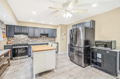 Kitchen - 6 North Ave, Smithtown, NY 11787 photo 1 of 3