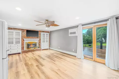 Living - 6 North Ave, Smithtown, NY 11787 photo 3 of 4