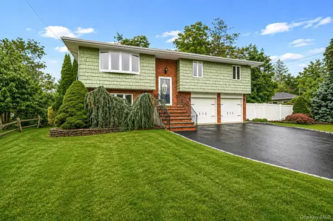 Exterior - 6 North Ave, Smithtown, NY 11787 photo 3 of 8