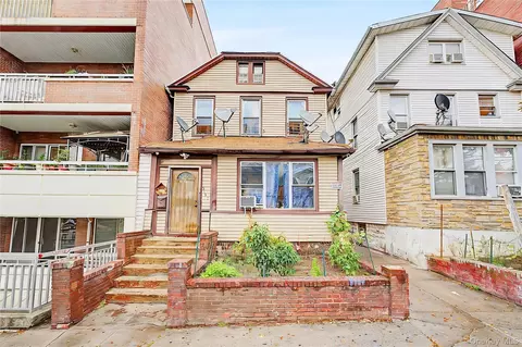 3723 111 St, New York, NY 11368