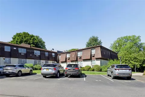 2 Church Ln #I, Clarkstown, NY 10989