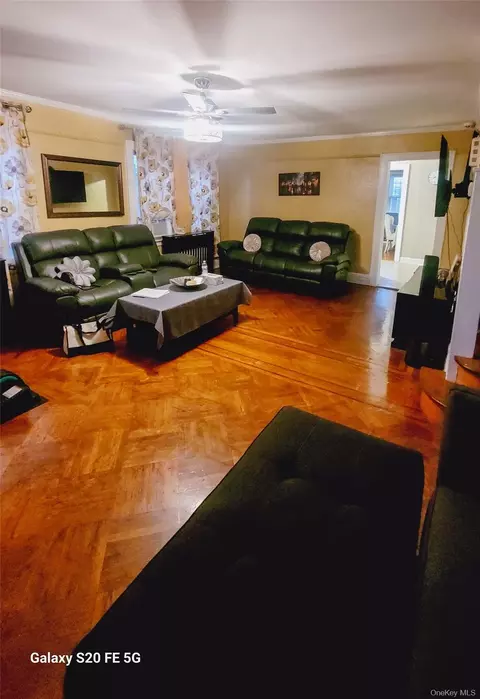 12265 Nellis St, New York, NY 11413