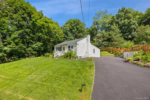 1 Mountain View Rd, Cortlandt, NY 10567