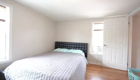 Bedroom - 752 E 222nd St, New York, NY 10467 photo 4 of 4
