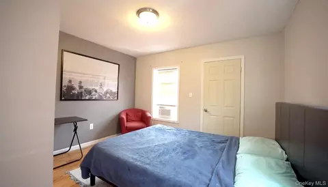 Bedroom - 752 E 222nd St, New York, NY 10467 photo 1 of 4