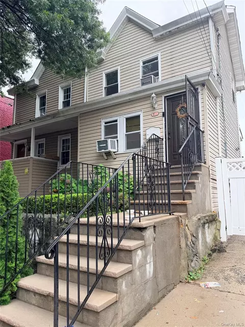 752 E 222nd St, New York, NY 10467