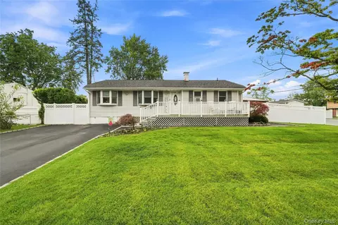 5 Talbot Ln, Selden, NY 11784