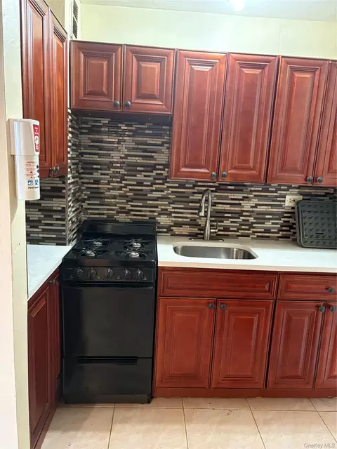 8900 170th St #7C, Jamaica, NY 11432