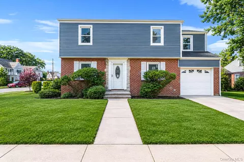 1 Hudson Ct, Lynbrook, NY 11563