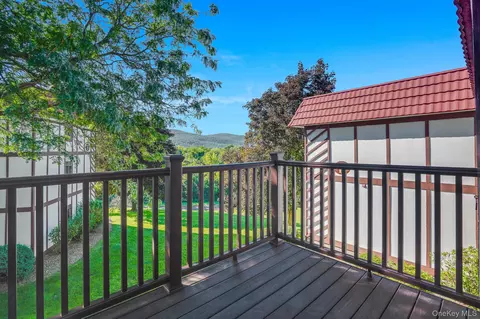 Exterior - 12 Skyline Dr #8, Fishkill, NY 12524 photo 3 of 4