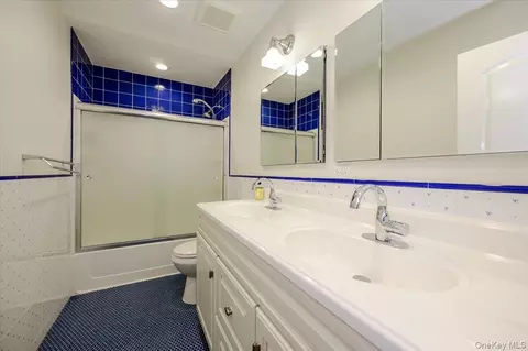 Bath - 85 Suffolk Blvd, Atlantic Beach, NY 11509 photo 4 of 6