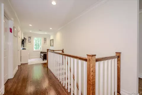 Entry Way - 85 Suffolk Blvd, Atlantic Beach, NY 11509 photo 3 of 4