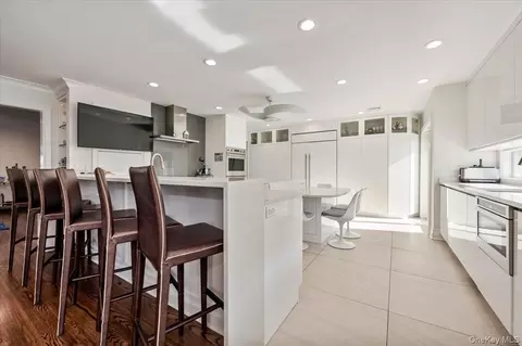 Kitchen - 85 Suffolk Blvd, Atlantic Beach, NY 11509 photo 1 of 4