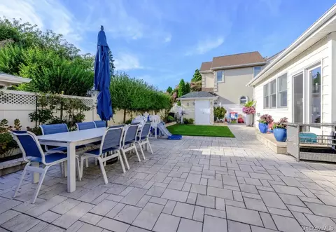 Exterior - 85 Suffolk Blvd, Atlantic Beach, NY 11509 photo 6 of 8