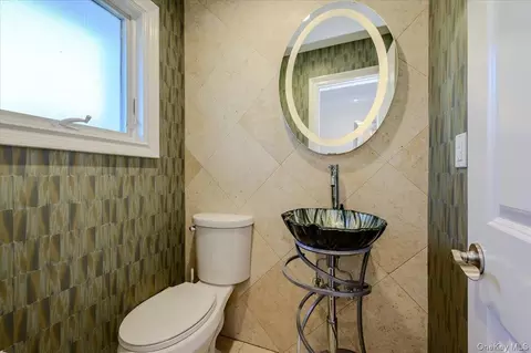 Bath - 85 Suffolk Blvd, Atlantic Beach, NY 11509 photo 1 of 6