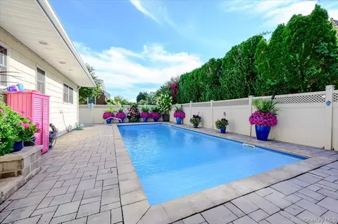 Exterior - 85 Suffolk Blvd, Atlantic Beach, NY 11509 photo 3 of 8