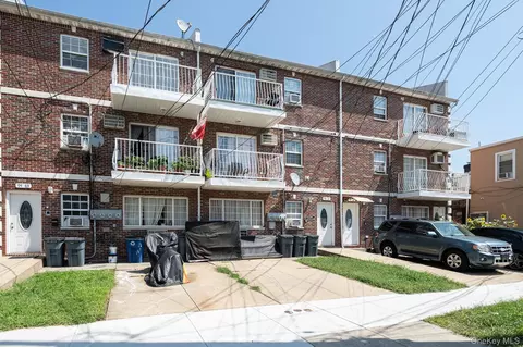 9483 218th St, New York, NY 11428