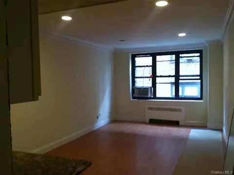 15 Canterbury #C-13, North Hempstead, NY 11021
