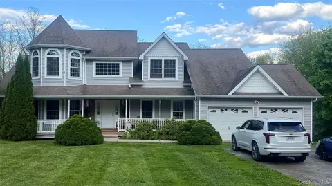 14 Clarks Ln, Milton, NY 12547