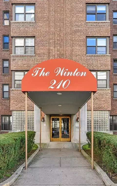 210 Martine Ave #5D, White Plains, NY 10601