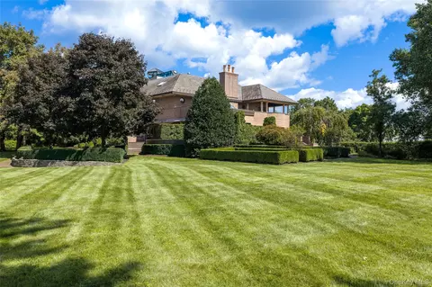 Exterior - 7 Rockledge Rd, Rye, NY 10580 photo 4 of 12