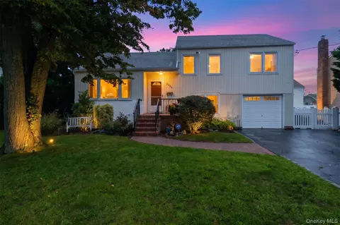3352 4th St, Oceanside, NY 11572