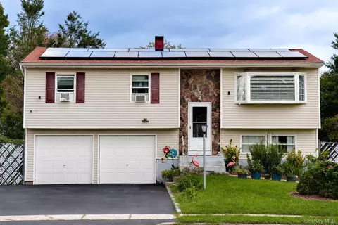37 Island Ave, Brentwood, NY 11717
