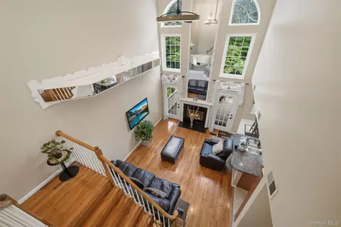 Entry Way - 26 Scofield Ct, Peekskill, NY 10566 photo 3 of 3