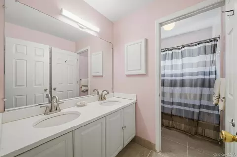 Bath - 26 Scofield Ct, Peekskill, NY 10566 photo 2 of 3