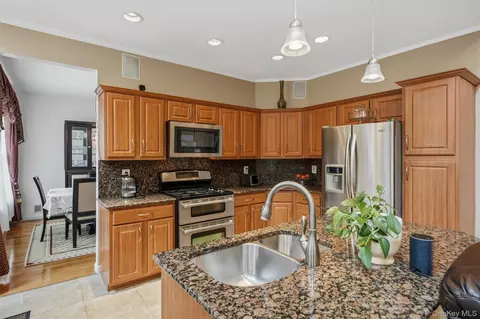 Kitchen - 26 Scofield Ct, Peekskill, NY 10566 photo 2 of 2