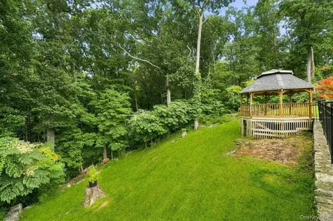 Exterior - 26 Scofield Ct, Peekskill, NY 10566 photo 7 of 11