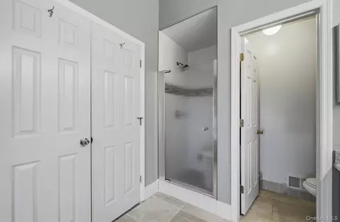 Bath - 26 Scofield Ct, Peekskill, NY 10566 photo 1 of 3